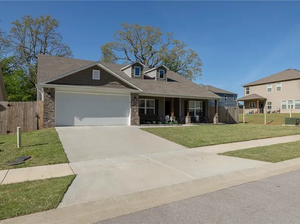 3050 W Emil Dr, Fayetteville, AR 72704