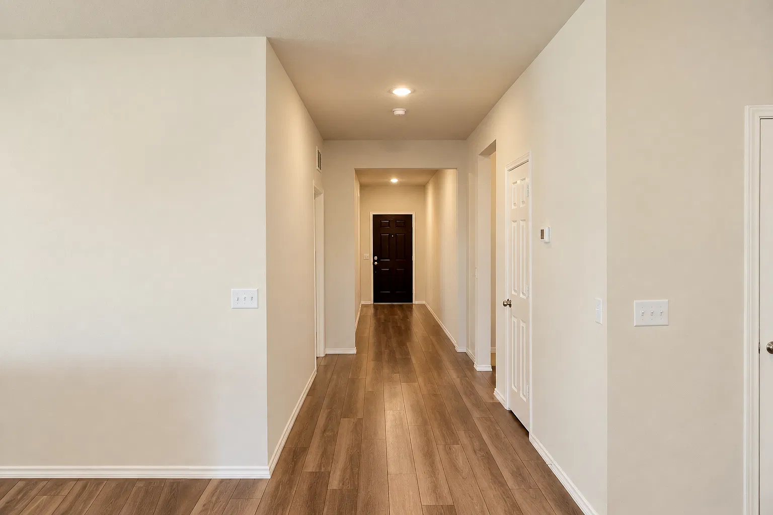 4 bed, 2.0 bath, 1948 sqft, $2,150 — Photo 2