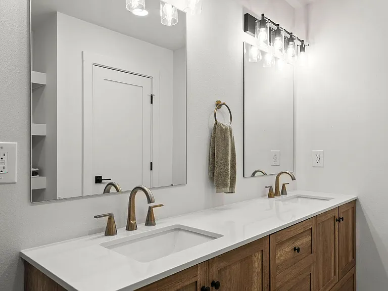 2507 Edgewater Dr — Photo 17