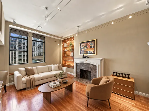 32 West 40th Street image 1 of 19