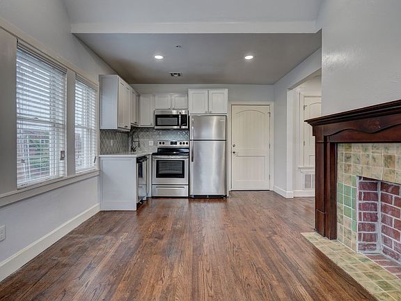 4th image of 900 NW 13th St APT 204