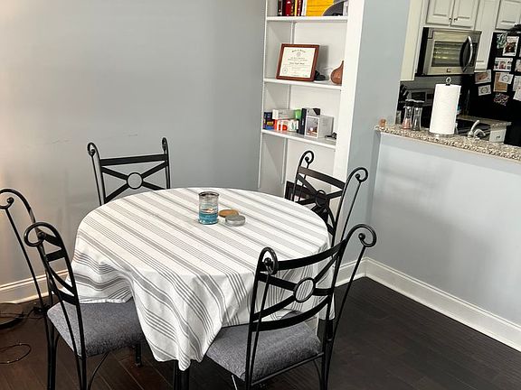 4th image of 101 Woodlake Dr #407
