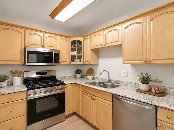 3rd image of 868 E Alvarado St APT 28