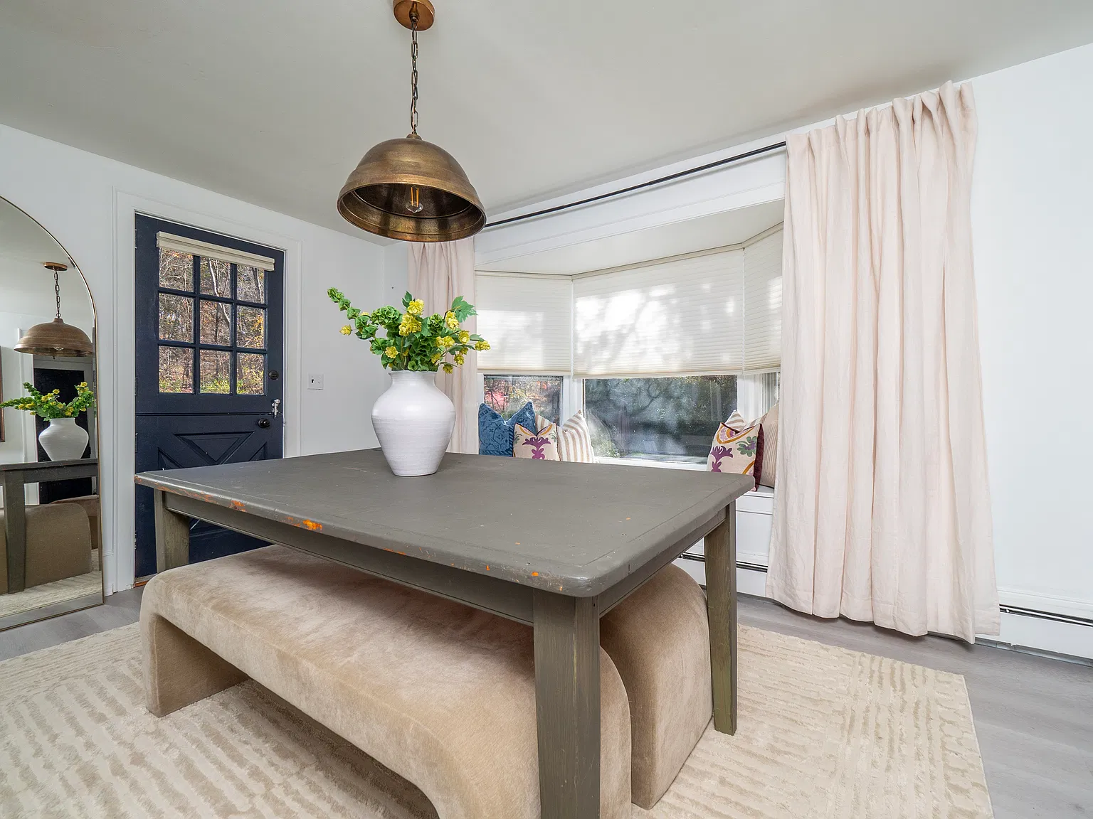 2 bed, 1.5 bath, 1201 sqft, $3,900 — Photo 2