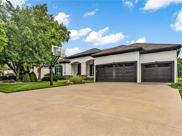 2421 NE Lake Breeze Dr, Lees Summit, MO 64086
