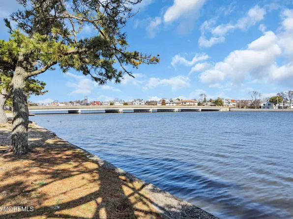 302 Deal Lake Drive #18, Asbury Park, NJ 07712