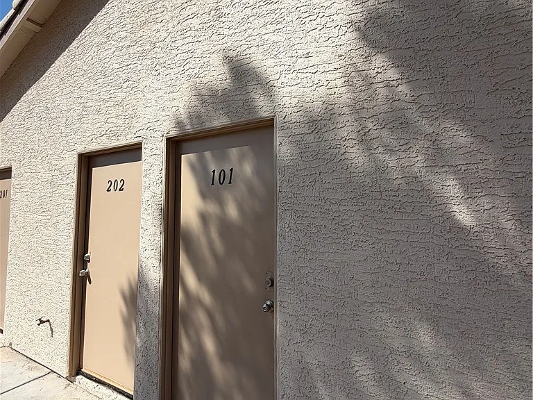 920 Rockview Dr #101 — Photo 14