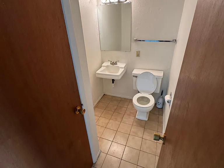 7190 N Roanoke Rd #4 — Photo 9