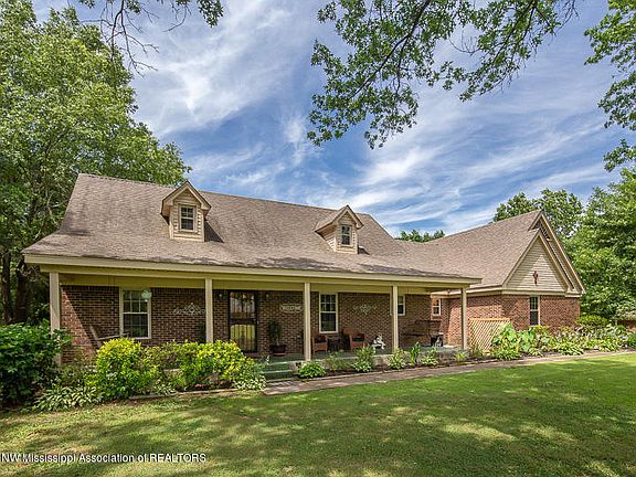 4th image of 8235 Oakwood Ln