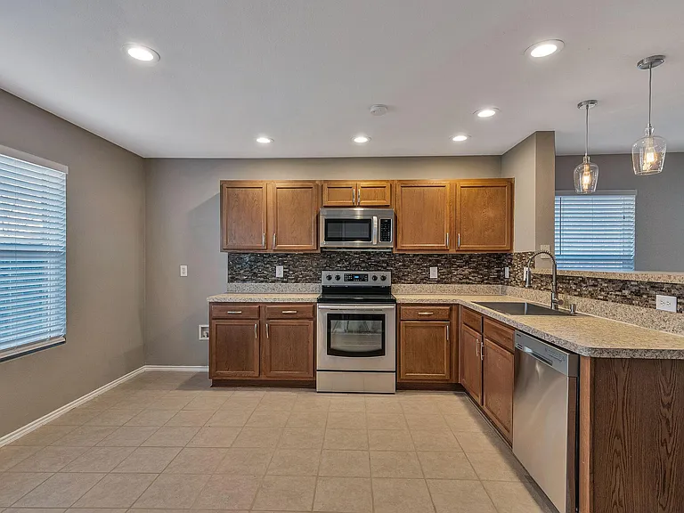 1817 Kittredge Way — Photo 5