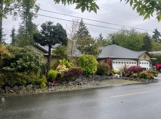 18916 Edgecliff Dr SW, Normandy Park, WA 98166