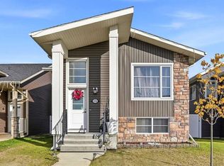 154 W Livingston Close, Red Deer, AB T4R 0S8
