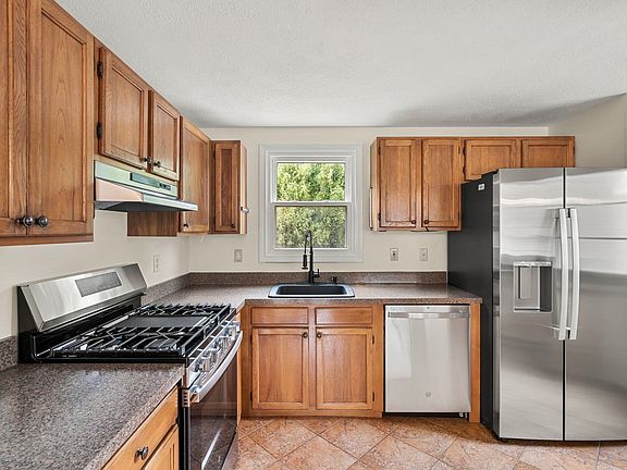 5th image of 58 Cinnamon Cir