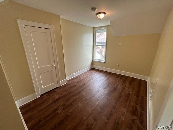 4th image of 501 Plymouth Ave