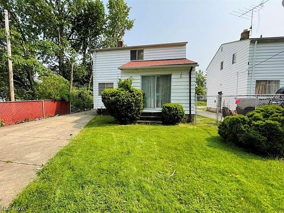 2nd image of 2062 Deanwood St