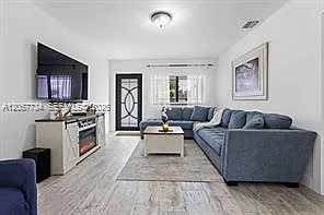 4328 SW 9th Ter — Photo 8