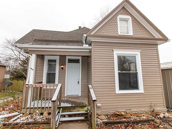 3rd image of 608 W 71st Hwy
