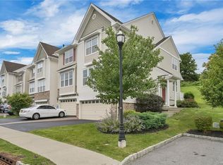 2012 Hawthorn Way, New Windsor, NY 12553