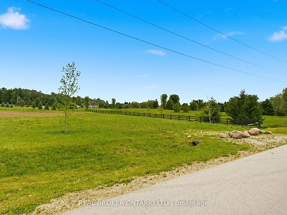 3rd image of 1022 Currie Line