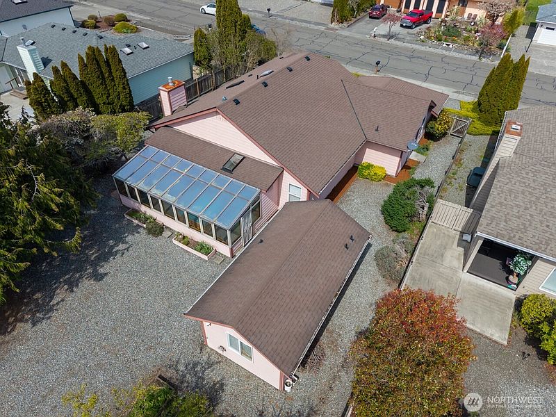 3rd image of 861 E Spruce