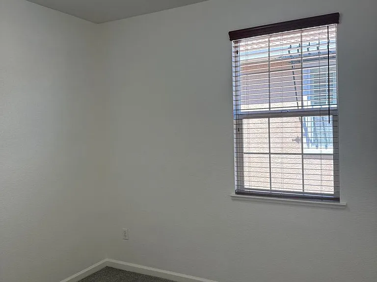 1402 Ferry Cir — Photo 12