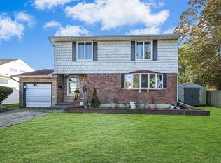 36 Ventura Dr, North Babylon, NY 11703