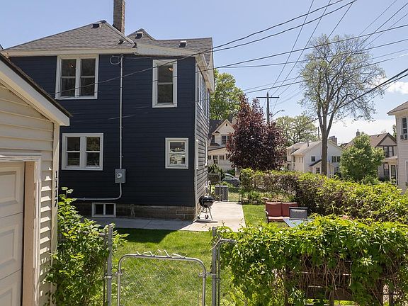 4th image of 1117 26th Ave NE