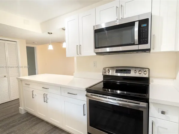 185 Lakeview Dr APT 102, Fort Lauderdale, FL 33326