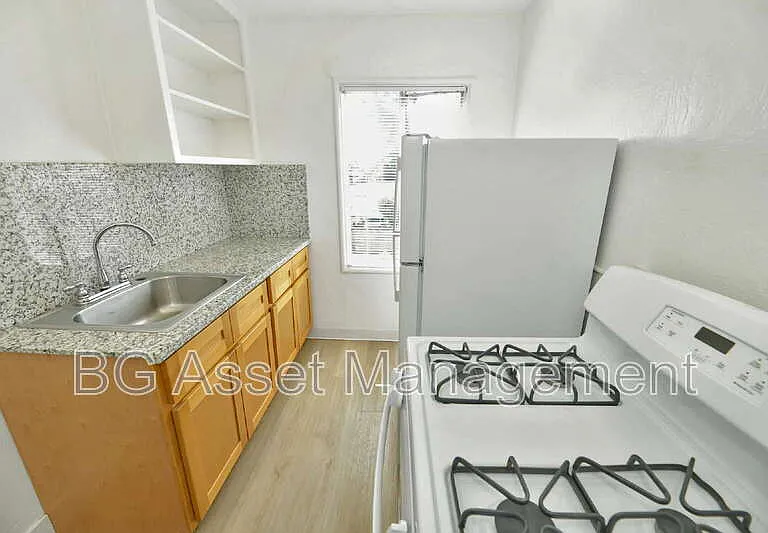 2039 Macarthur Blvd #9 — Photo 12