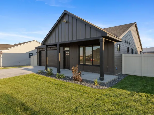 411 Sapphire Ave, Grandview, WA 98930