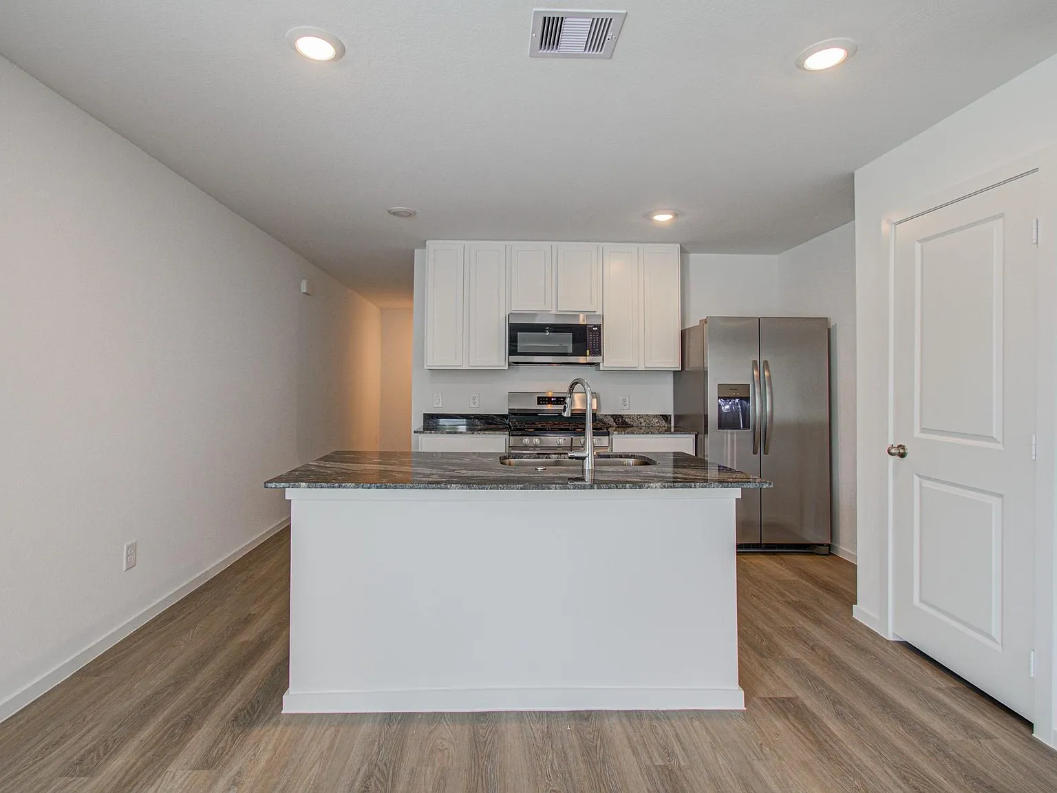 3 bed, 2.0 bath, 1434 sqft, $2,250 — Photo 4