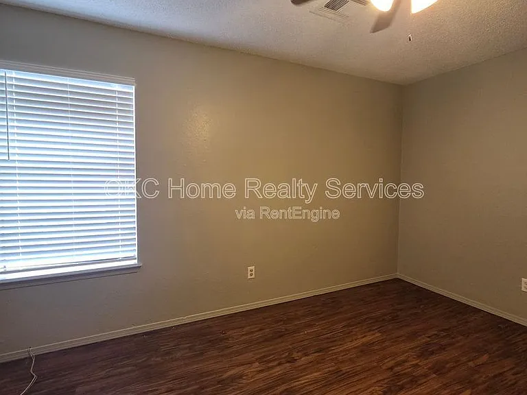 6715 Lyrewood Ln — Photo 9