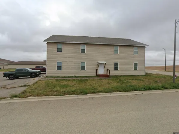 202 10th Ave SE #B, Crosby, ND 58730