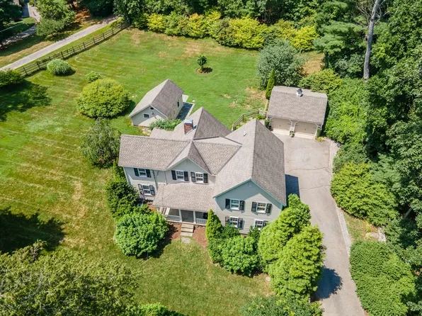 31 Walpole St, Dover, MA 02030