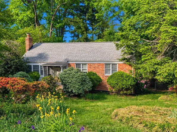 2527 Buckelew Dr, Falls Church, VA 22046
