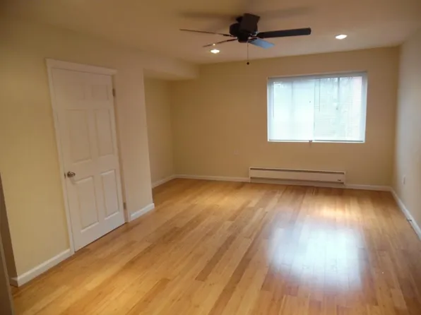 832 N Lincoln Ave APT 3A, Pittsburgh, PA 15233