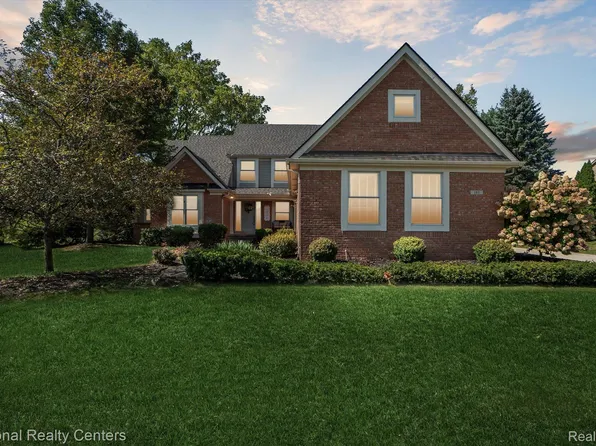 181 Nairn Cir, Highland, MI 48357