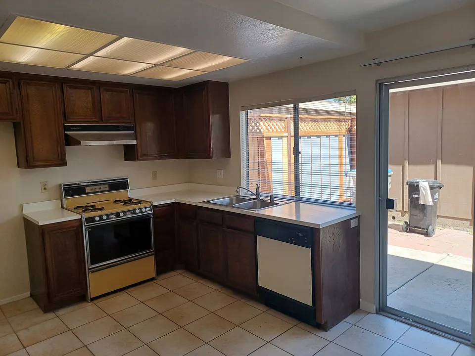 2335 Ravine Dr