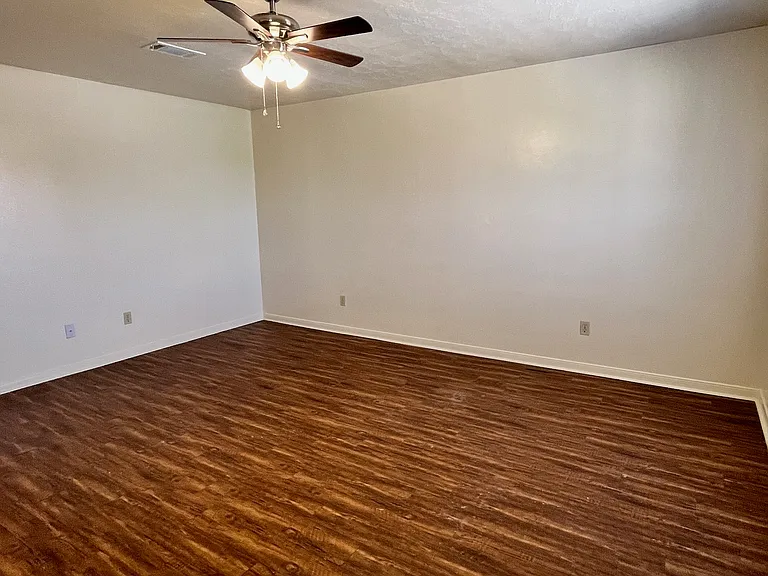 1004 Summer Court Cir #D — Photo 2
