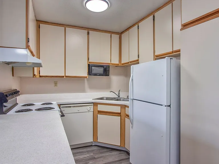Arbors Apts. — Photo 1