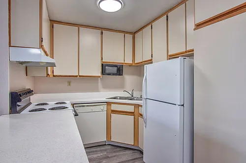 Arbors Apts. Photo 1