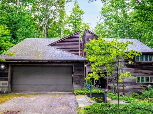 4710 Hilltop Rd, Erie, PA 16509