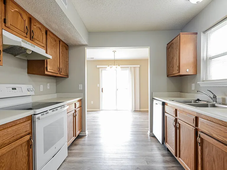 4261 Village Bend Dr — Photo 8