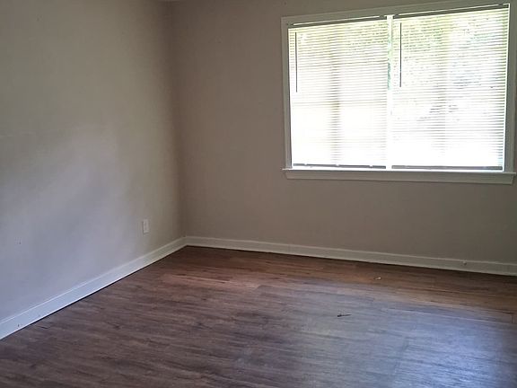 5th image of 705 Watson St