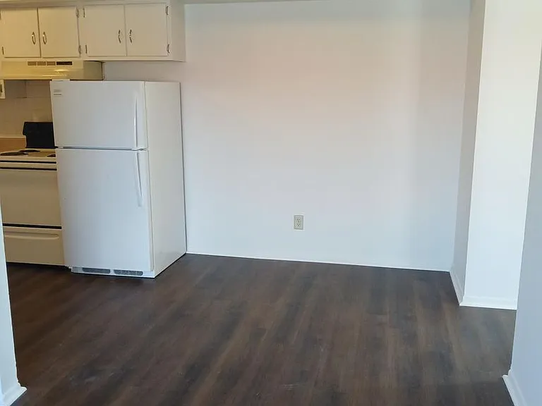 Yorktowne Apartments — Photo 14
