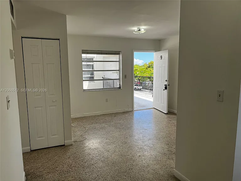 928 SW 30th Ave #3 — Photo 5