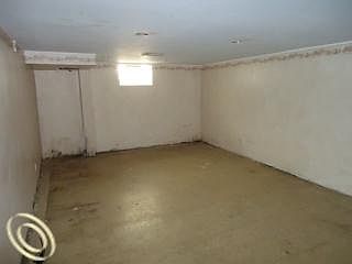 3rd image of 17665 Glenmore St