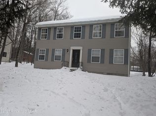 8094 Elizabeth Ln, Tobyhanna, PA 18466