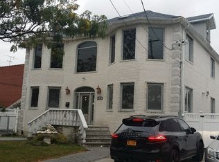 8348 262nd St, Glen Oaks, NY 11004