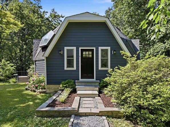 26 Pebble Dr, Malvern, PA 19355